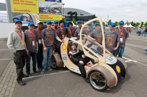 Aston Shell Eco Marathon - auto z kartonu